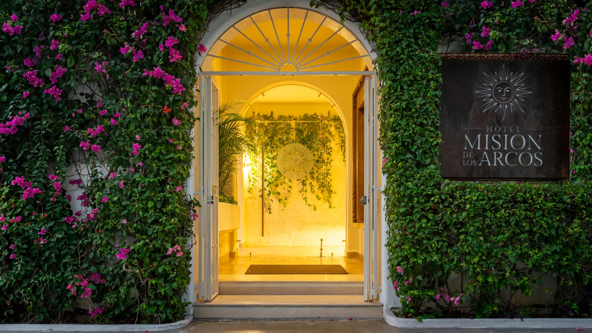 Misión de los Arcos hotel entrance in Huatulco
